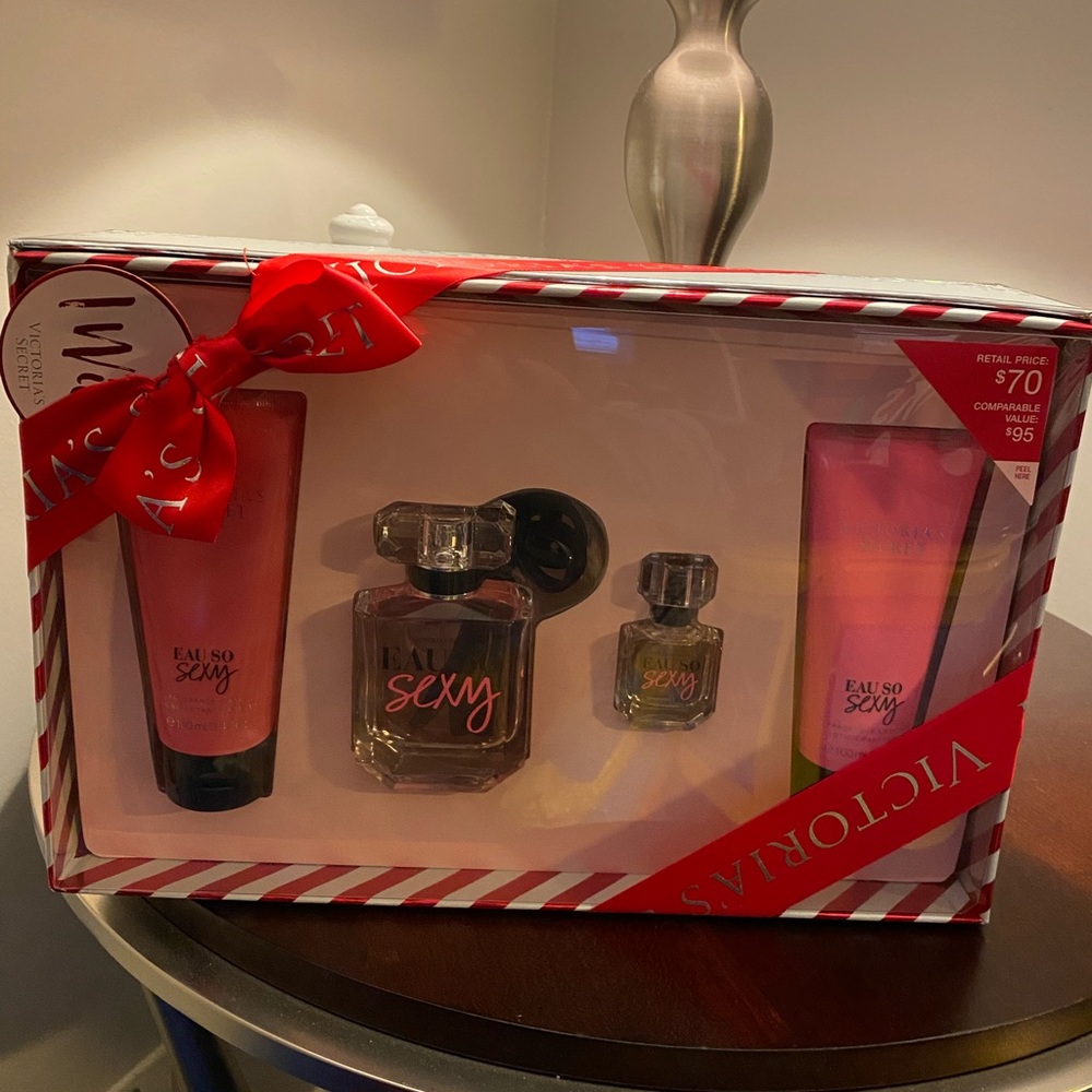 New Victoria Secret Eau So Sexy gift set
